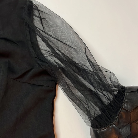 Gracia black top with sheer and leather like flared sleeves - Picture 3 of 6